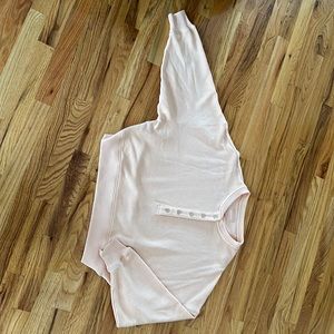 American Eagle long sleeved peach shirt